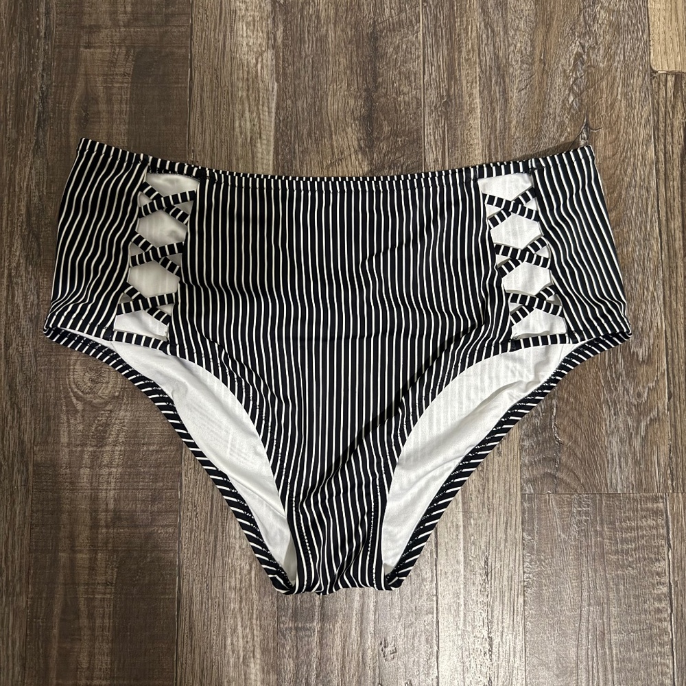 Shade & Shore Striped Highwaisted Swim Bottoms- Large